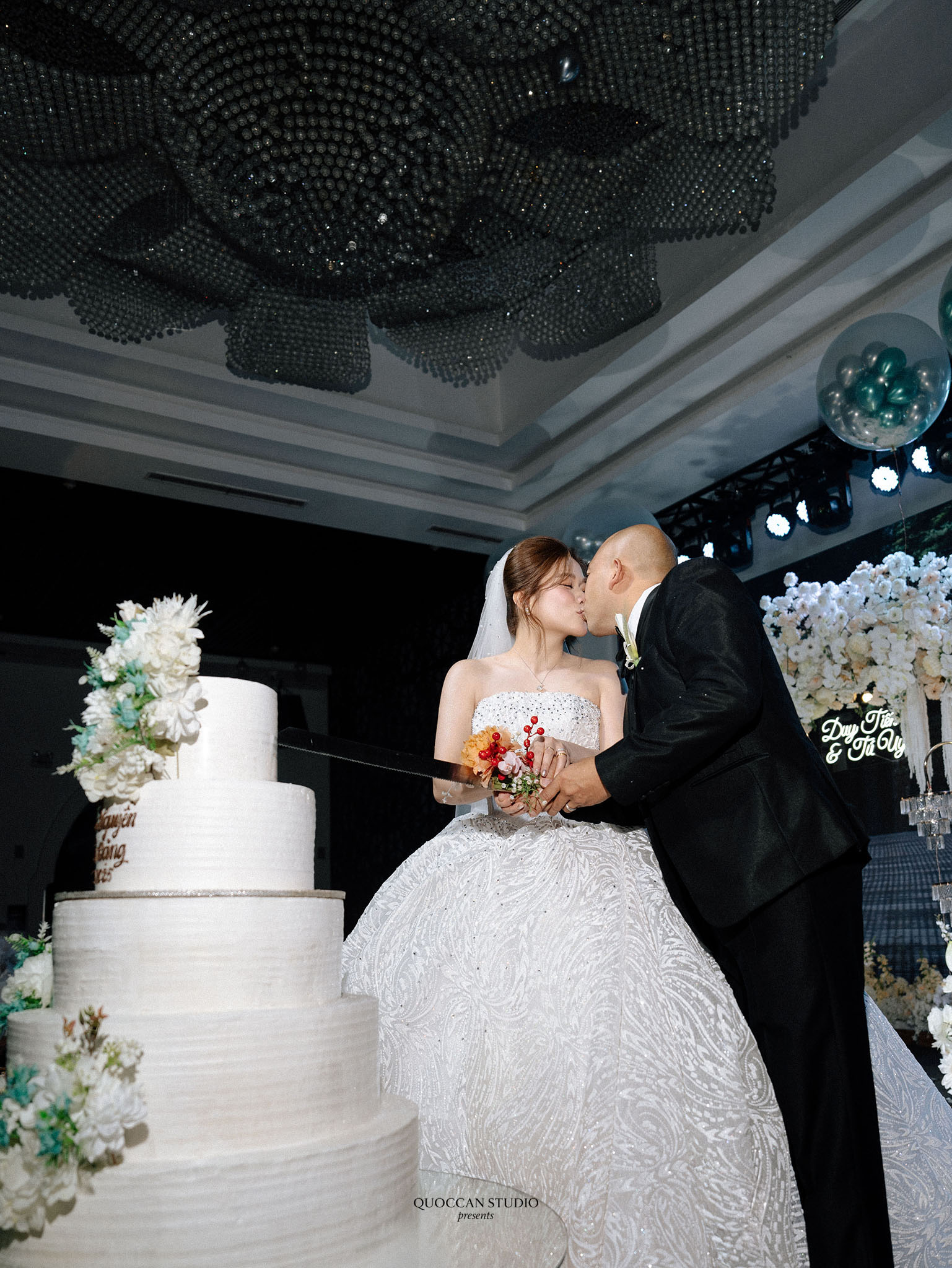 duy-tien-tu-uyen-phong-su-cuoi-nha-trang